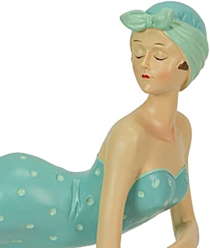 Retro kupanje ljepota plaža djevojka pozira u kadulji zelenoj polka dot kupaćim kostima figurice