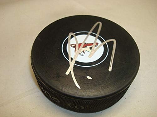 Luis Dominge potpisao je hokejaški pak Arizona kojoti s autogramom 1-u-NHL Pak s autogramom